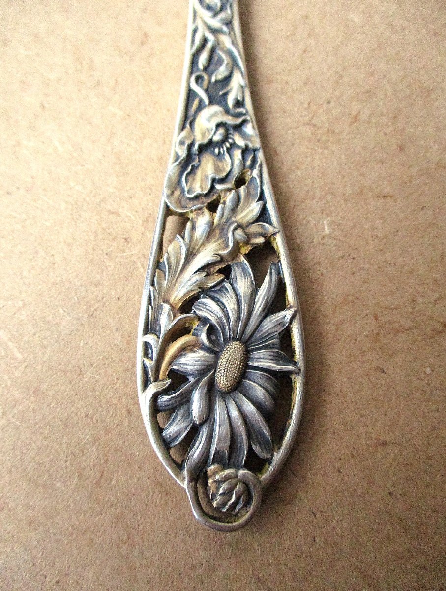 Belle pelle ou cuillère à fraises Art Nouveau richement décorée en argent massif et vermeil.-photo-5
