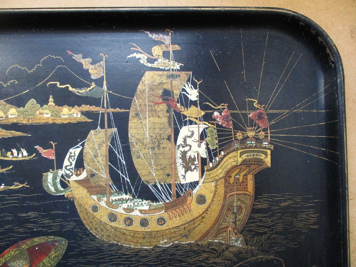 Beau plateau en carton bouilli époque Napoléon III, rare décor japonisant de bateaux.-photo-3