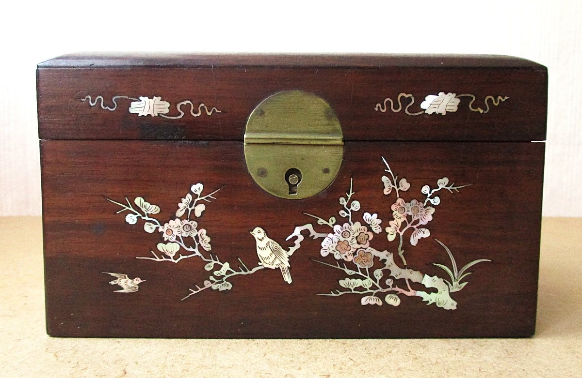 Ancien très beau petit coffret en bois palissandre et incrustation de nacre Vietnam ou Chine.-photo-3