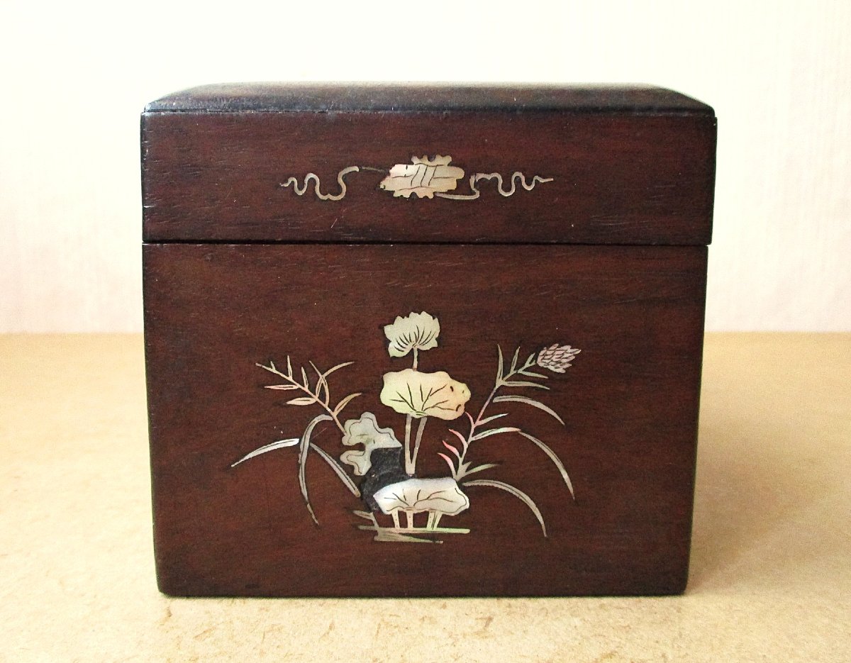 Ancien très beau petit coffret en bois palissandre et incrustation de nacre Vietnam ou Chine.-photo-2