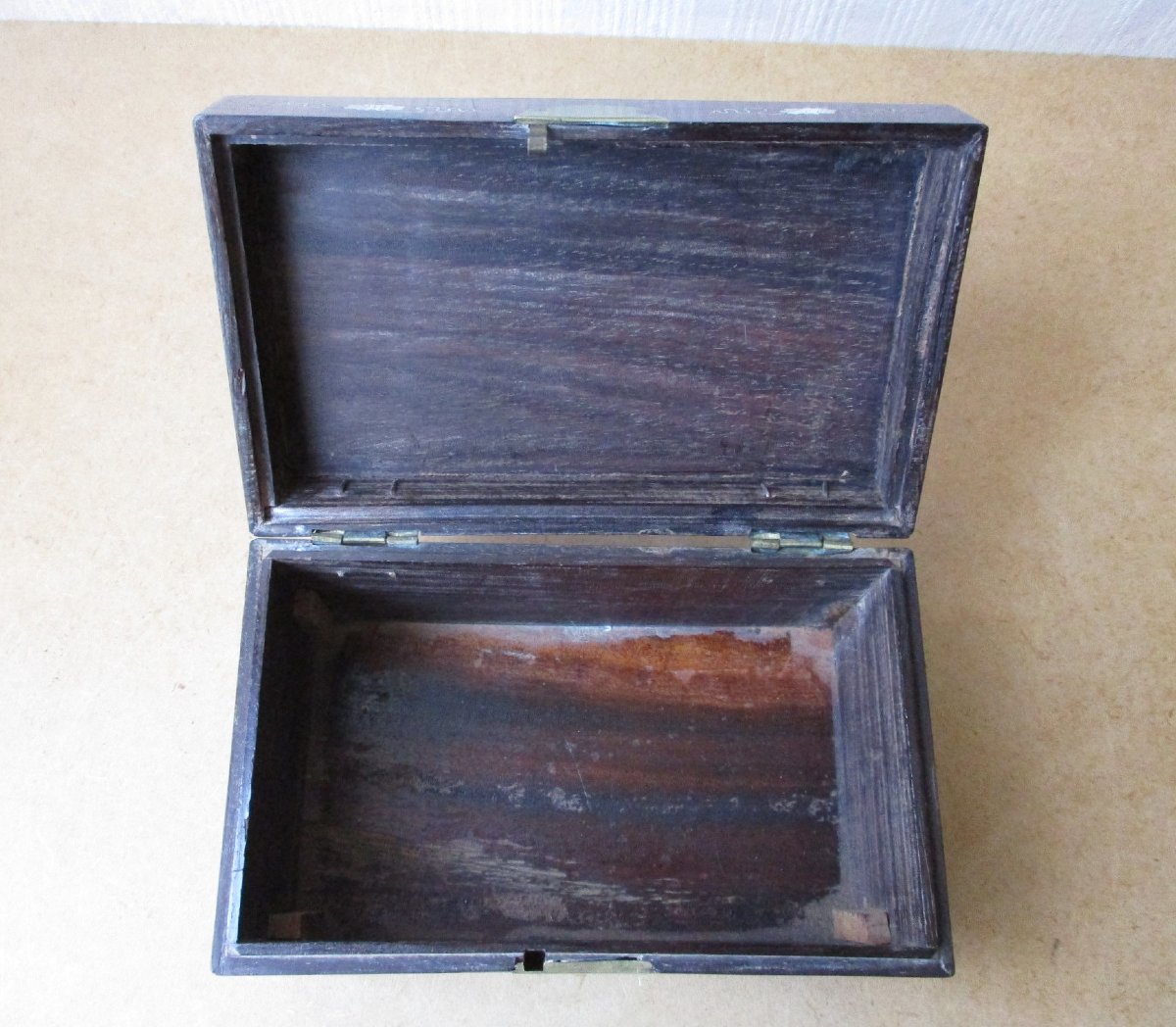 Ancien très beau petit coffret en bois palissandre et incrustation de nacre Vietnam ou Chine.-photo-3