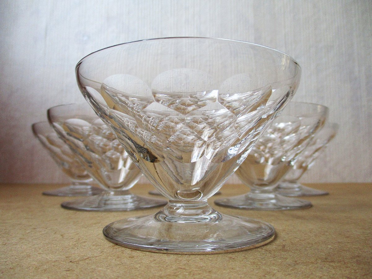 Six coupes à champagne en cristal de Baccarat d'époque Art Déco modèle Brindisi en parfait état
