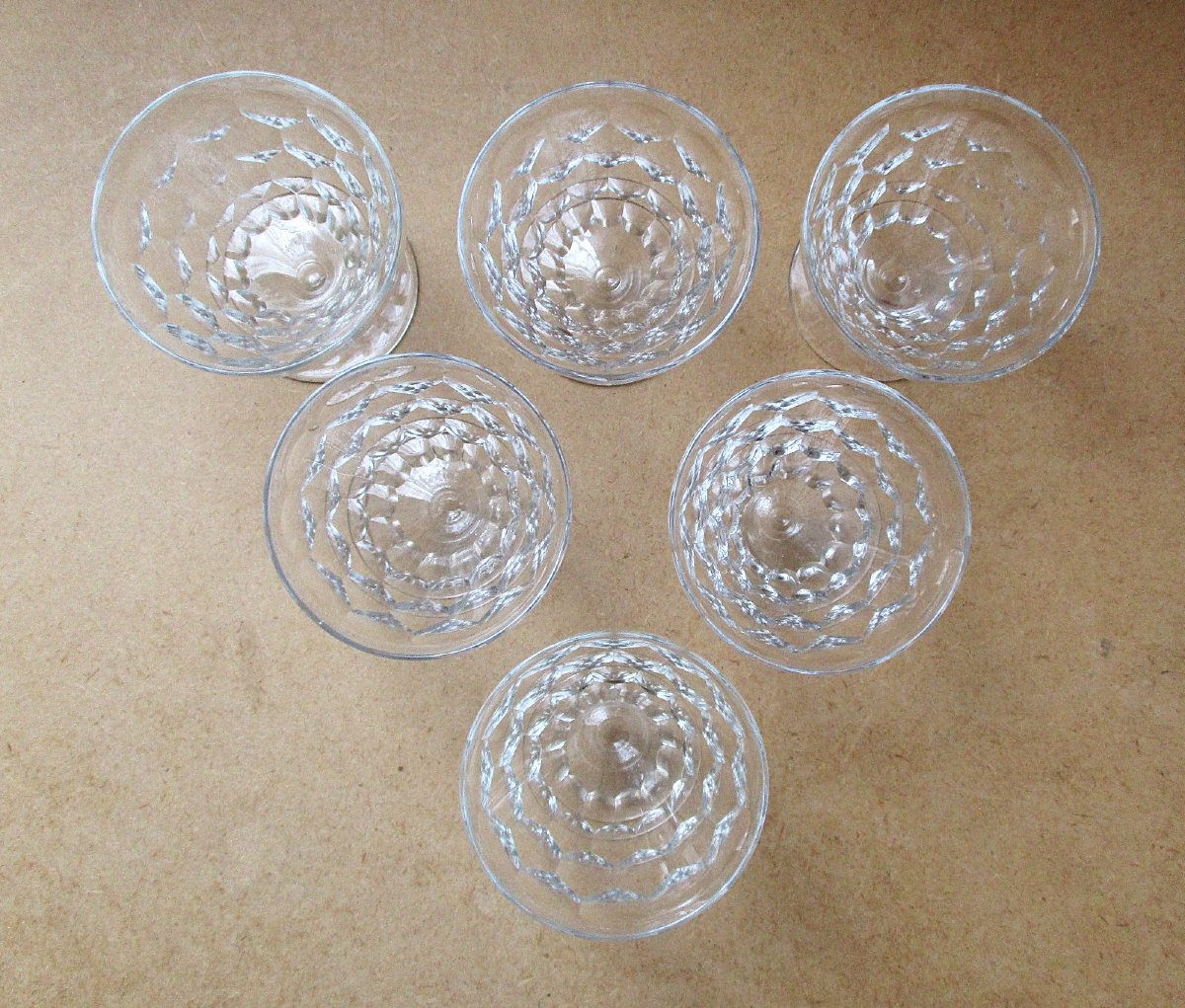 Six verres à vin rouge en cristal de Baccarat d'époque Art Déco modèle Brindisi en parfait état-photo-2