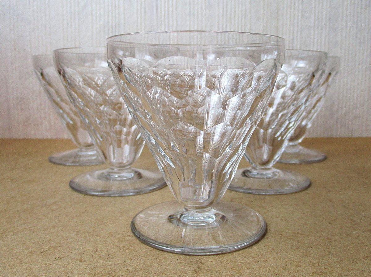 Six verres à vin rouge en cristal de Baccarat d'époque Art Déco modèle Brindisi en parfait état