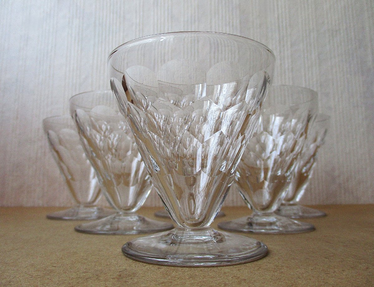 Six verres à vin blanc en cristal de Baccarat d'époque Art Déco modèle Brindisi en parfait état