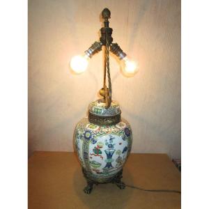 Covered Pot Or Potiche In Chinese Porcelain, 19th Century Mounted As A China Famille Verte Lamp