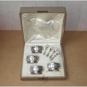 Emile Puiforcat, Beau Coffret De 4 Salerons Et Leurs Cuillères En Argent Massif Art Nouveau.