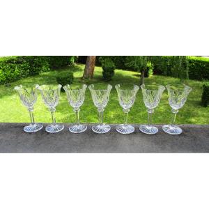 Saint Louis, 7 Beautiful White Wine Glasses Sammy Model In Perfect Condition Saint-louis Crystal.