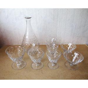 Partie de service de verres en cristal de Baccarat Art Déco modèle Brindisi en parfait état.