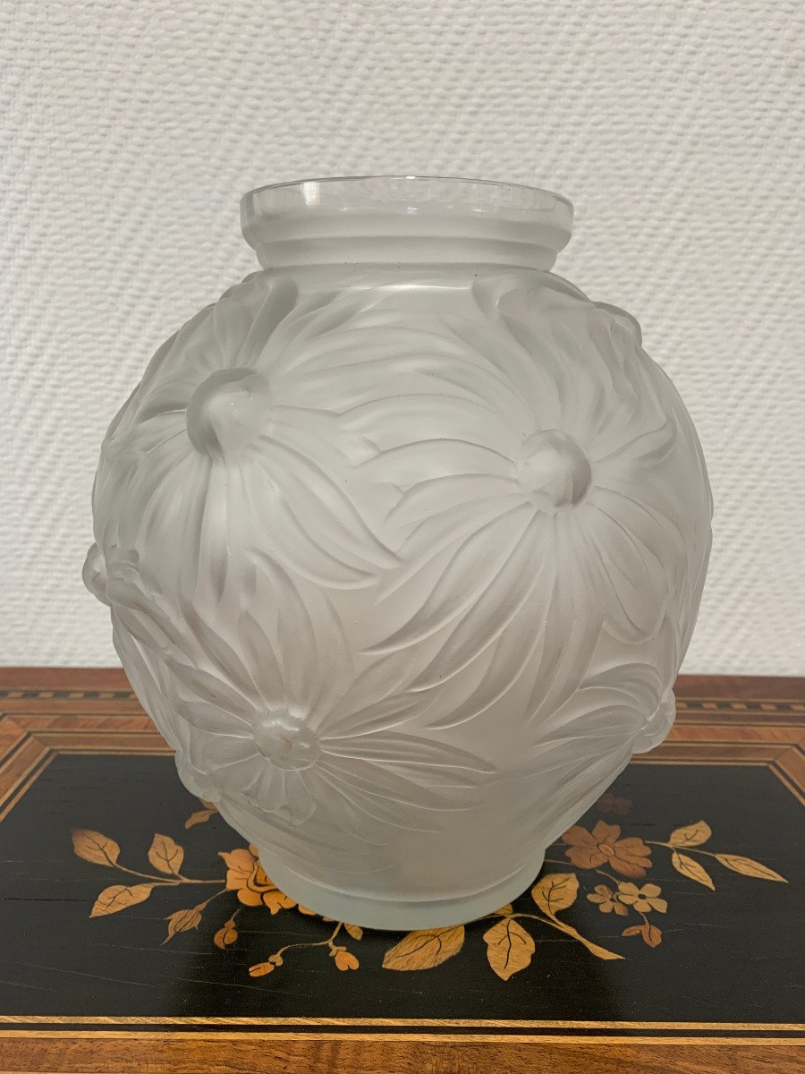 Etling - Pressed Glass Vase With Dahlias