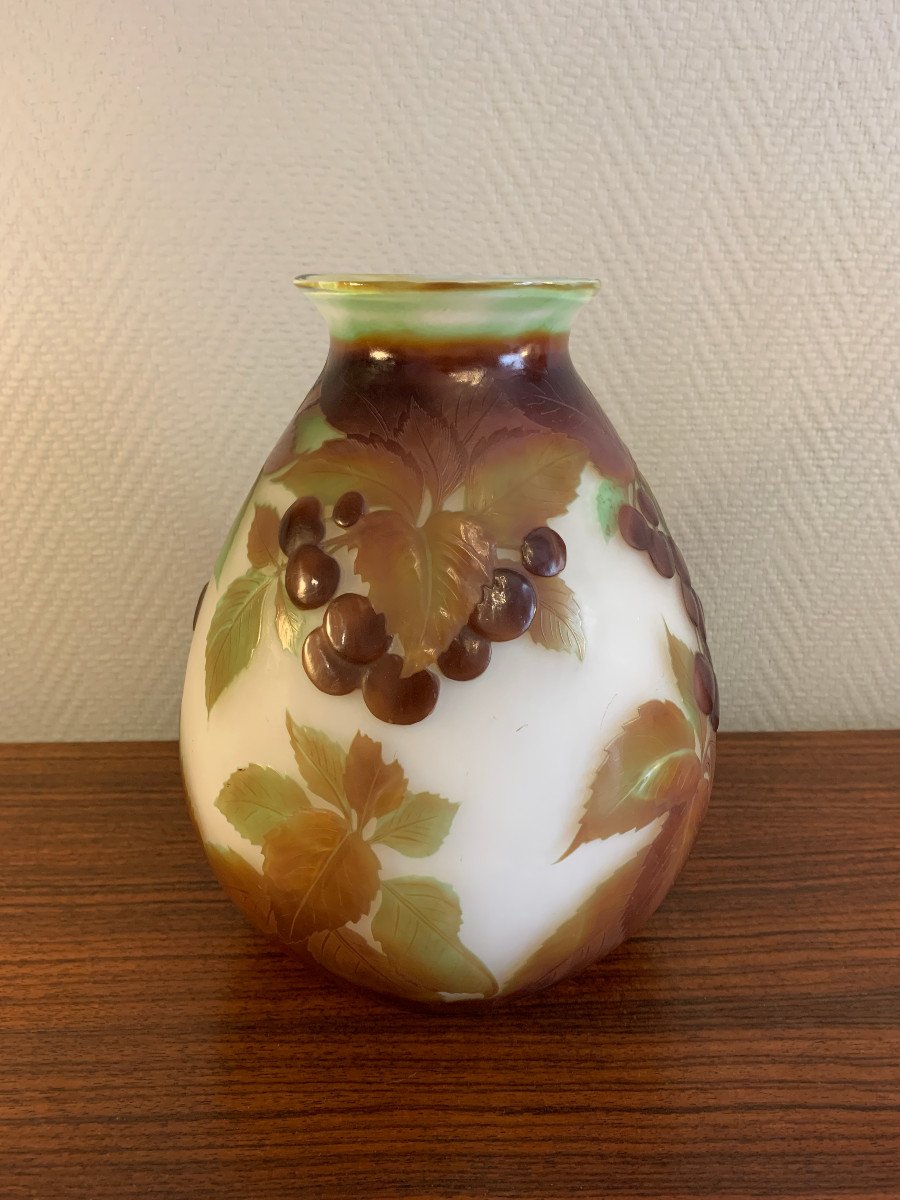 Emile Gallé - Vase soufflé-moulé aux cerises-photo-1