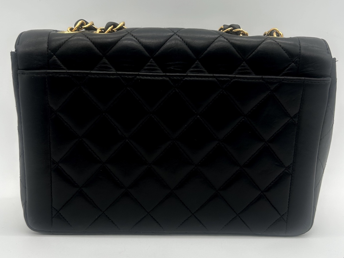 Sac Chanel Modèle Diana En Cuir D’agneau Noir-photo-3