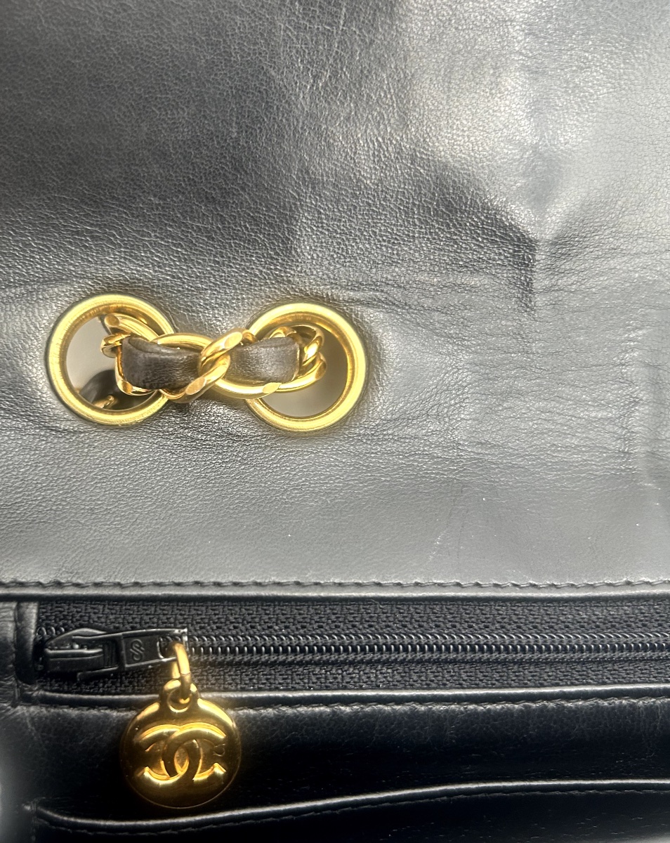 Sac Chanel Modèle Diana En Cuir D’agneau Noir-photo-1