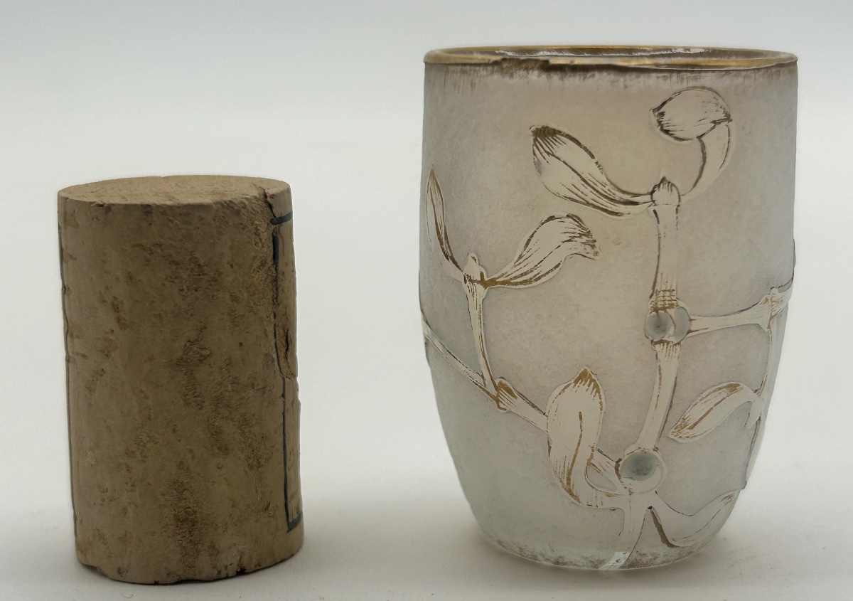 White Goblet Vase With Mistletoe Branch Decor Daum -photo-4