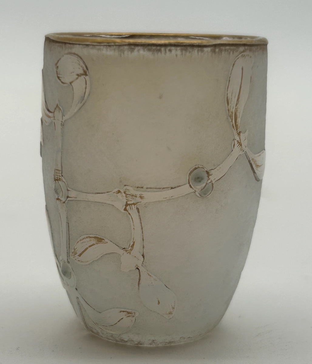 White Goblet Vase With Mistletoe Branch Decor Daum -photo-1