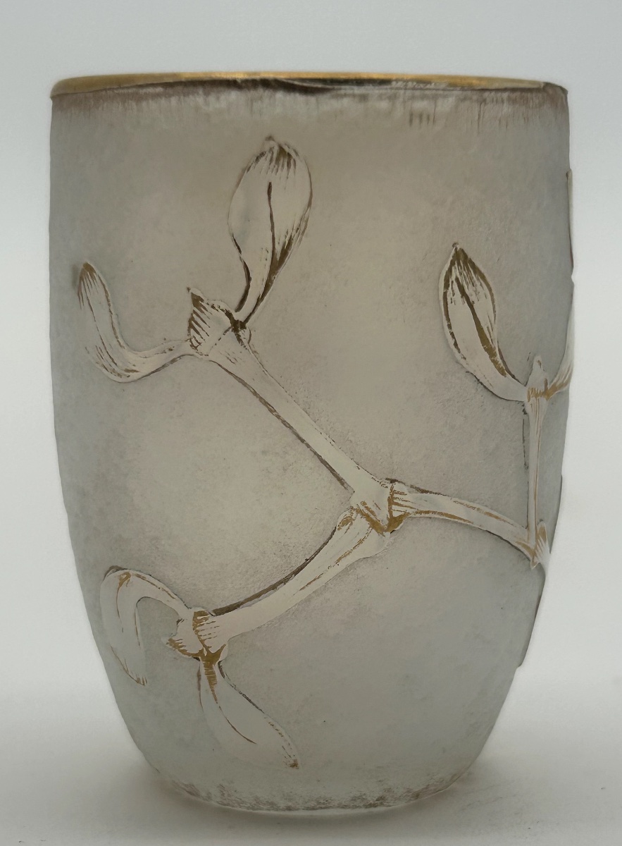 White Goblet Vase With Mistletoe Branch Decor Daum -photo-3