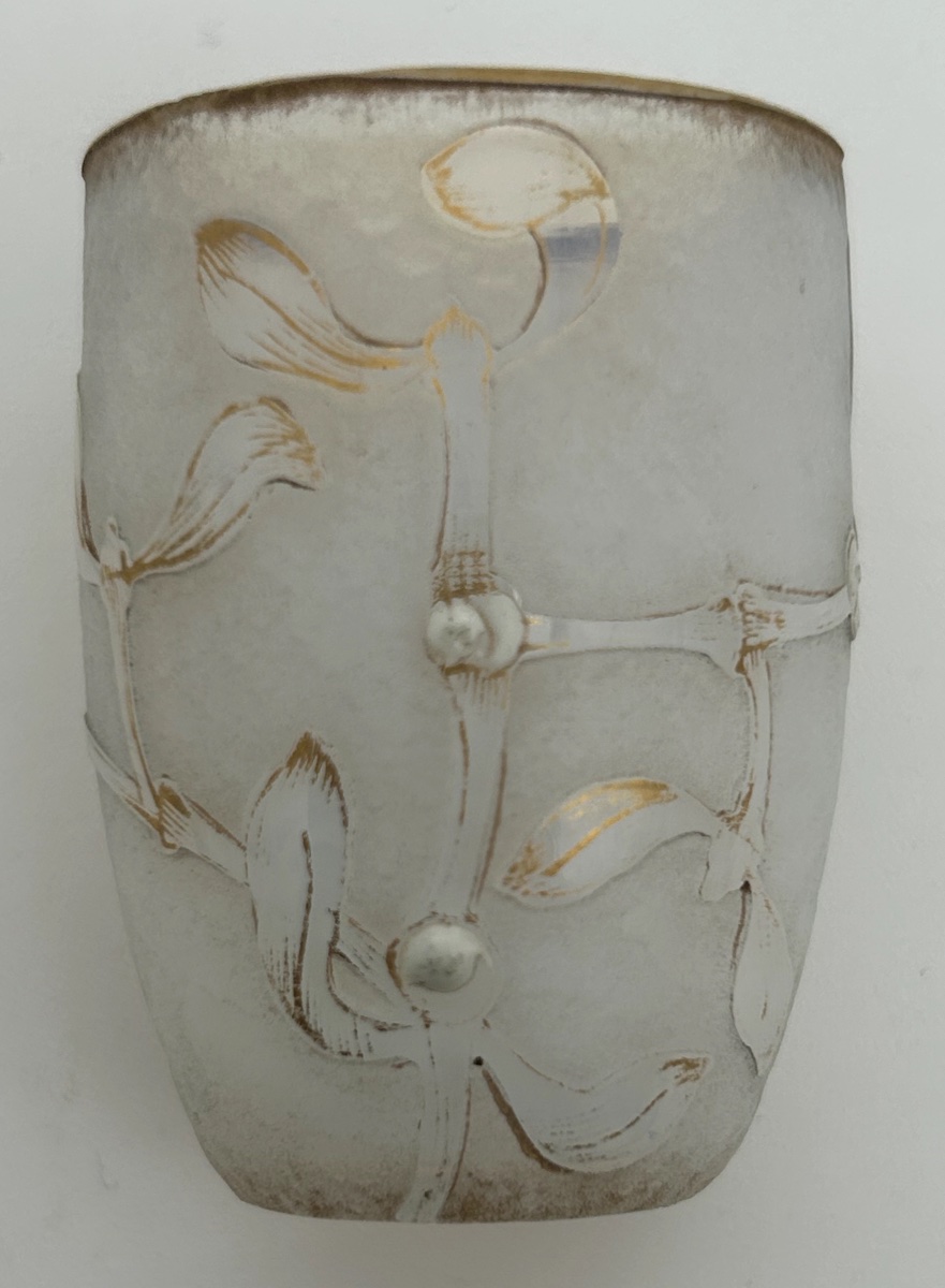 White Goblet Vase With Mistletoe Branch Decor Daum -photo-4