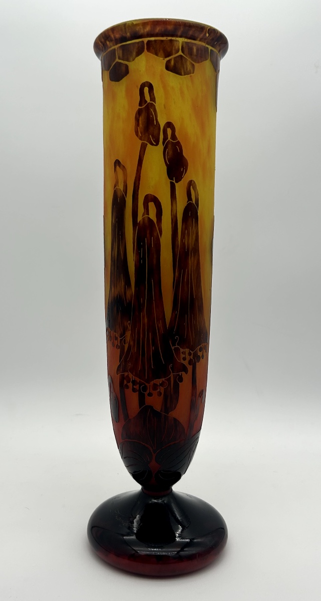 Vase à décor de campanules – Le Verre Français