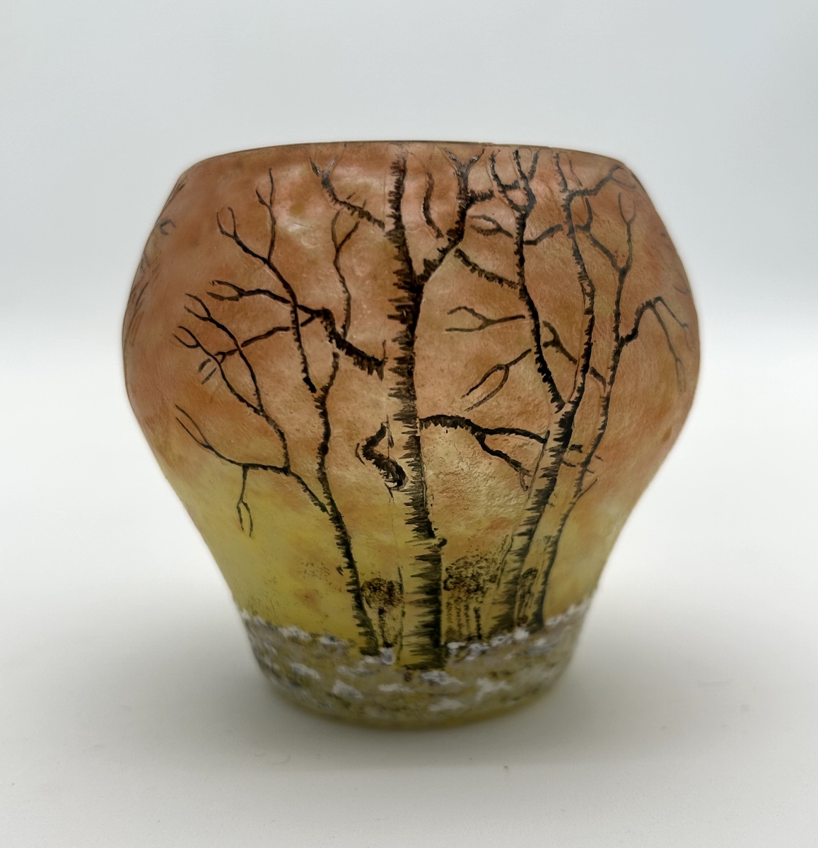 Vase Daum Nancy en verre multicouche à décor de sous-bois