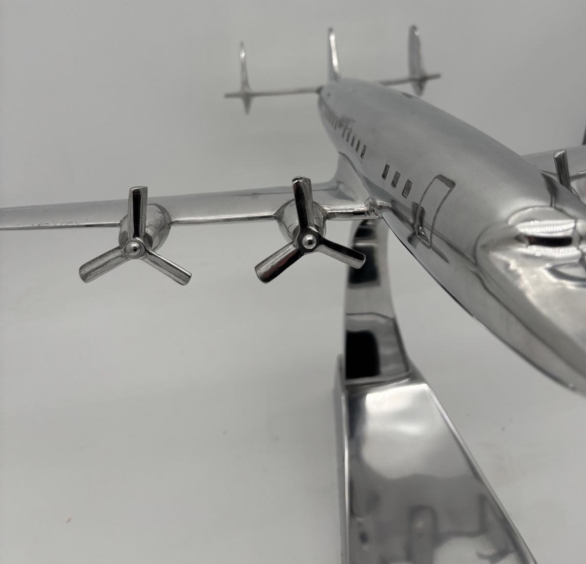 Maquette décorative d'avion type Lockheed Constellation en aluminium poli -photo-2