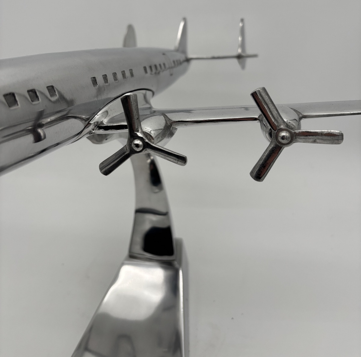 Maquette décorative d'avion type Lockheed Constellation en aluminium poli -photo-3