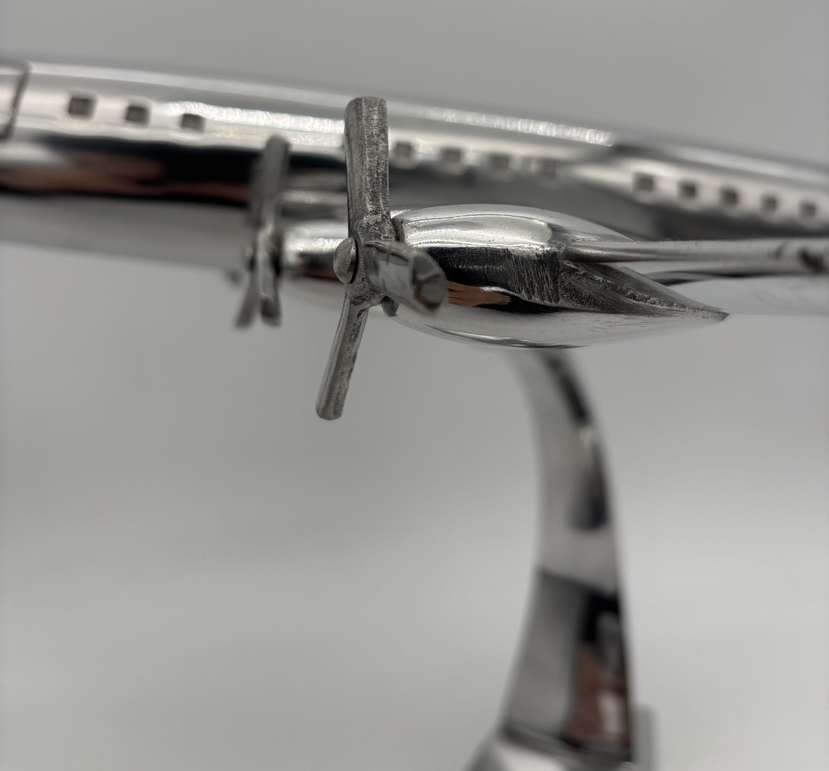 Maquette décorative d'avion type Lockheed Constellation en aluminium poli -photo-2