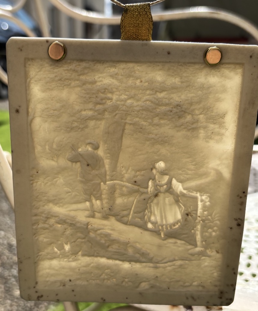 Lithophanie en porcelaine - Couple dans un sous-bois - XIXème siècle