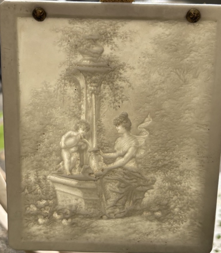 Porcelain Lithophane – Young Woman And Child At The Fountain – 19th Century-photo-2