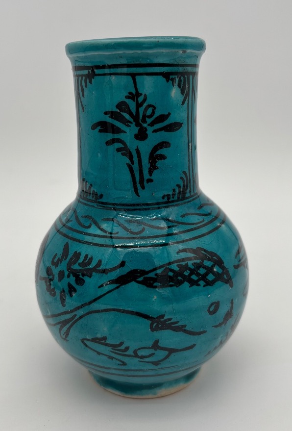 Vase en faïence émaillée turquoise, dans le goût des céramiques Perses