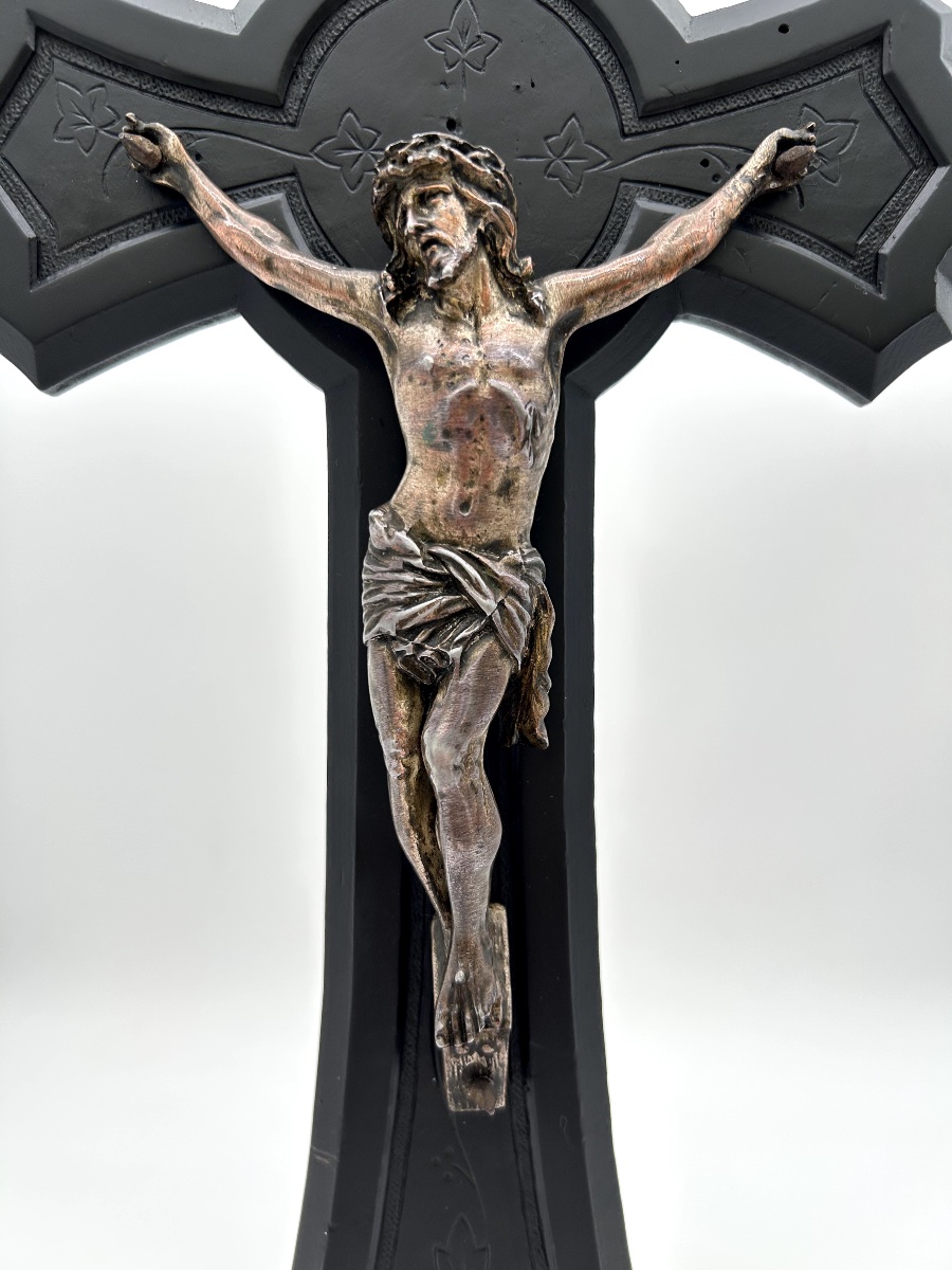 Crucifix Napoléon III en métal sur croix en bois noirci-photo-2