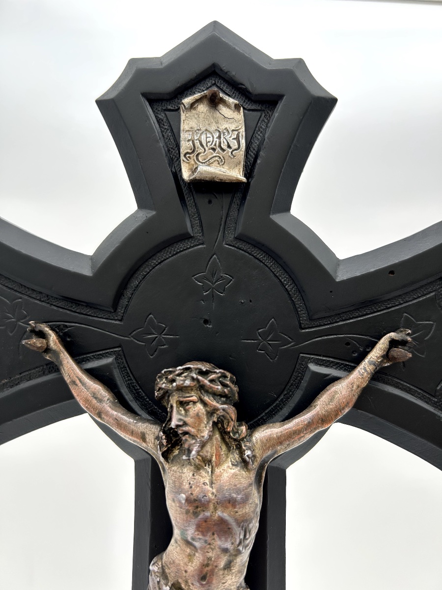 Crucifix Napoléon III en métal sur croix en bois noirci-photo-3