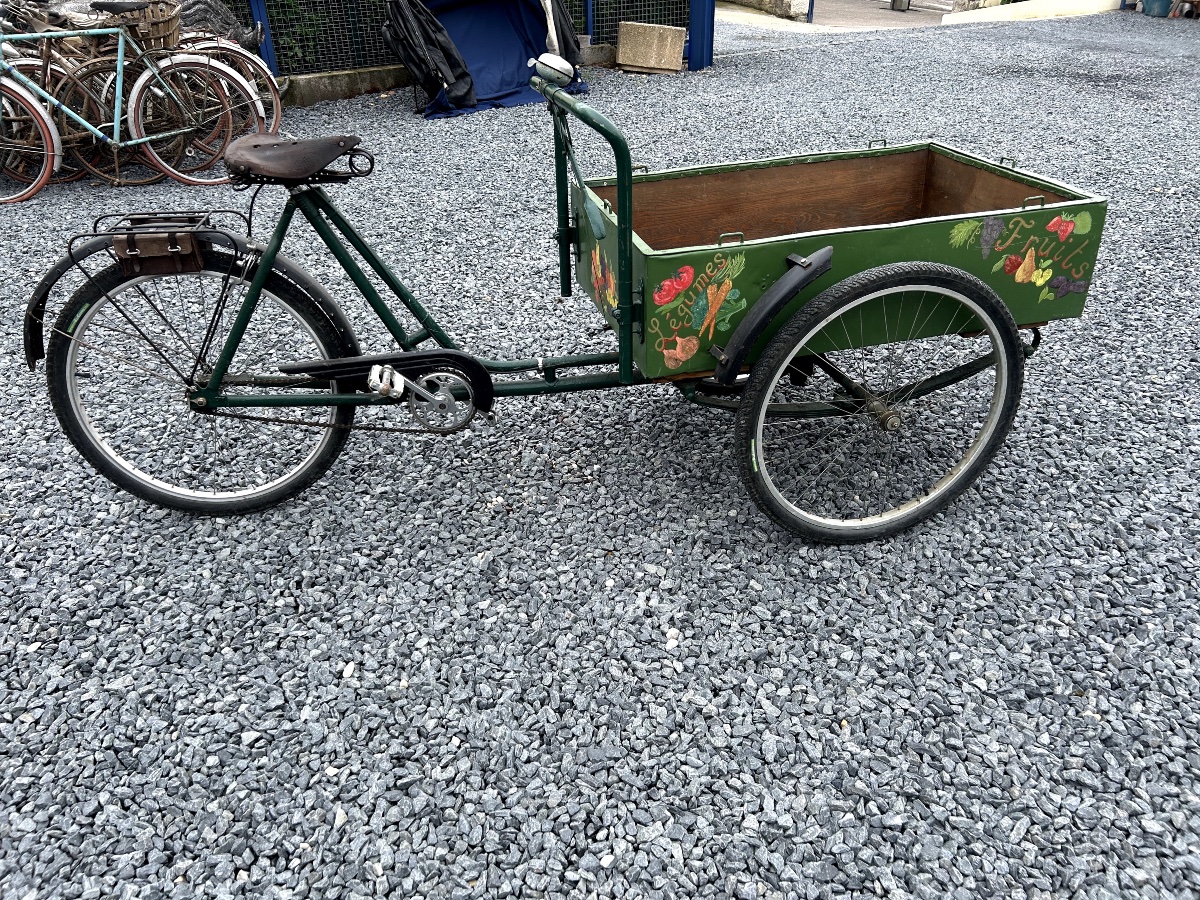 Triporteur des années 1920 de la marque JUERY / Ancien vélo utilitaire de marchand ambulant