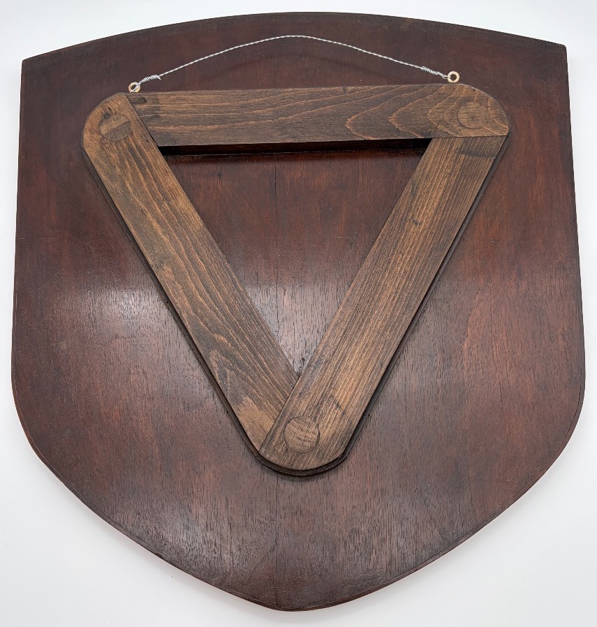 ÉMILE GALLÉ – Tableau en forme de blason en marqueterie, Croix de Lorraine et chardon-photo-1
