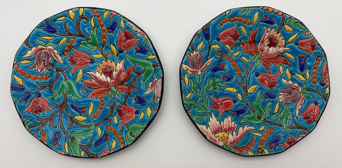 Face-to-face In Longwy Enamels -photo-1