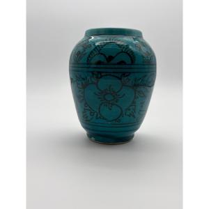 Vase en faïence émaillée turquoise, dans le goût des céramiques Perses