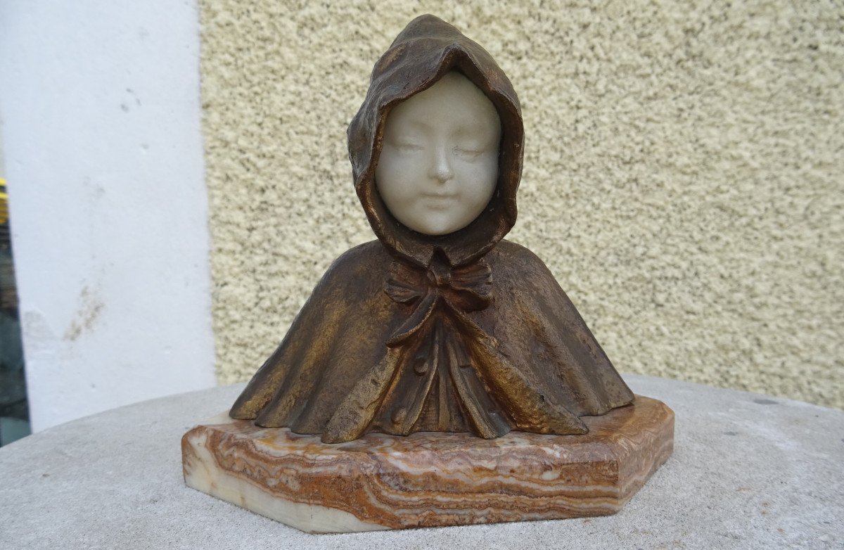 Sculpture Bronze Et Albâtre Buste d'Enfant à La Cape