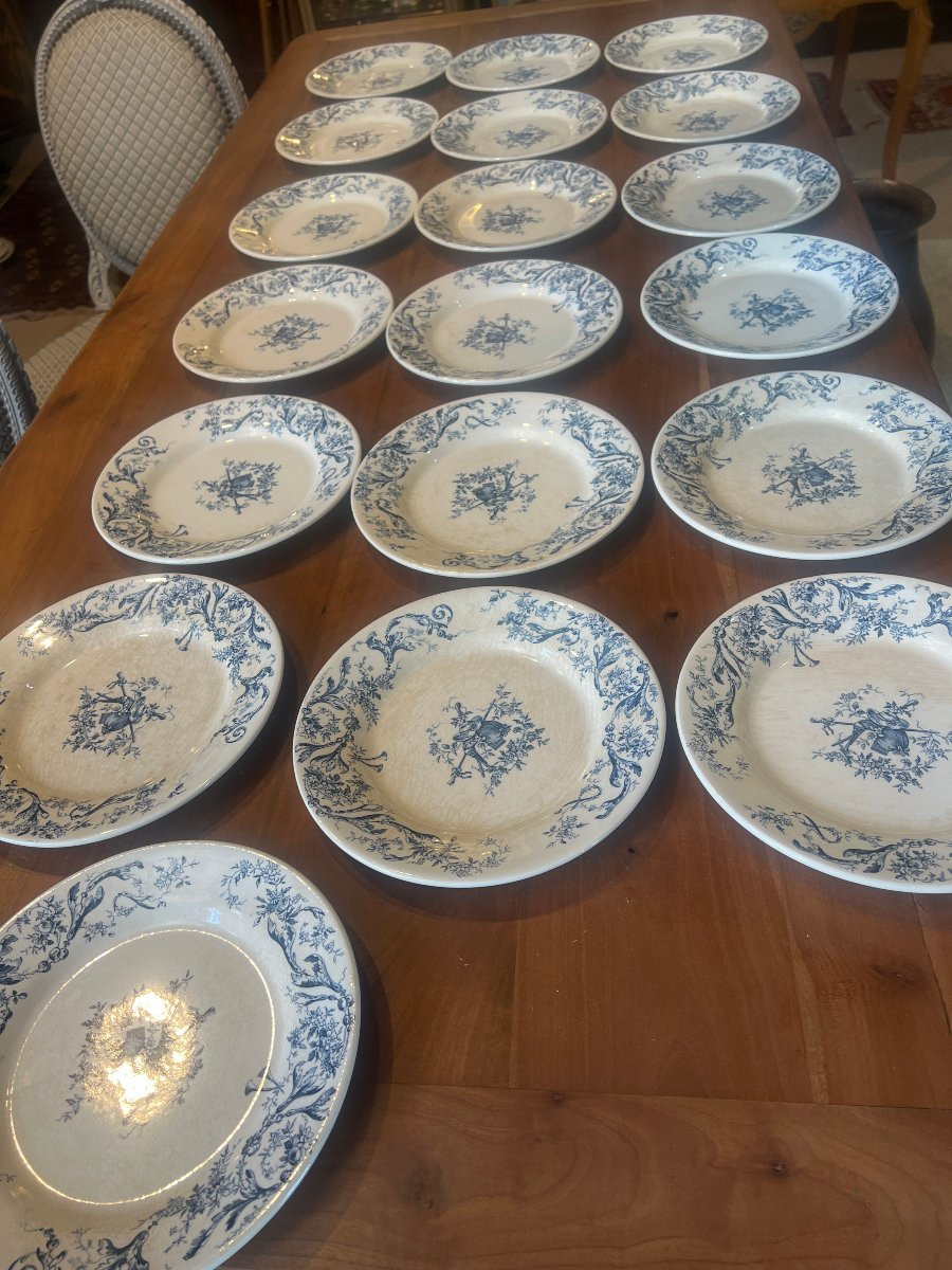 Service de vaisselle en faïence imprimée de Gien "Attributs" 87 pièces-photo-4