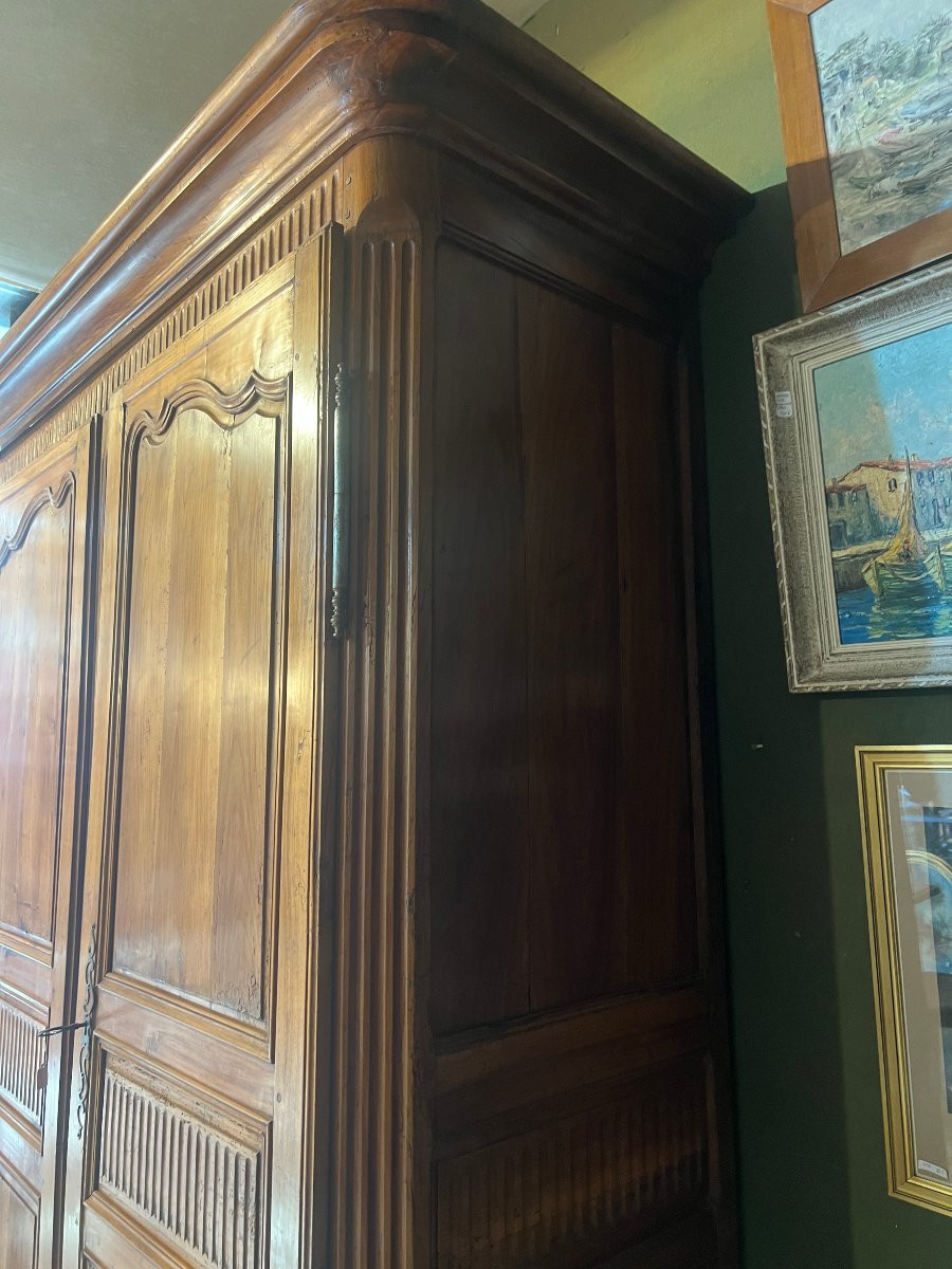 Transitional Style Cherry Wood Linen Wardrobe, 19th Century-photo-3