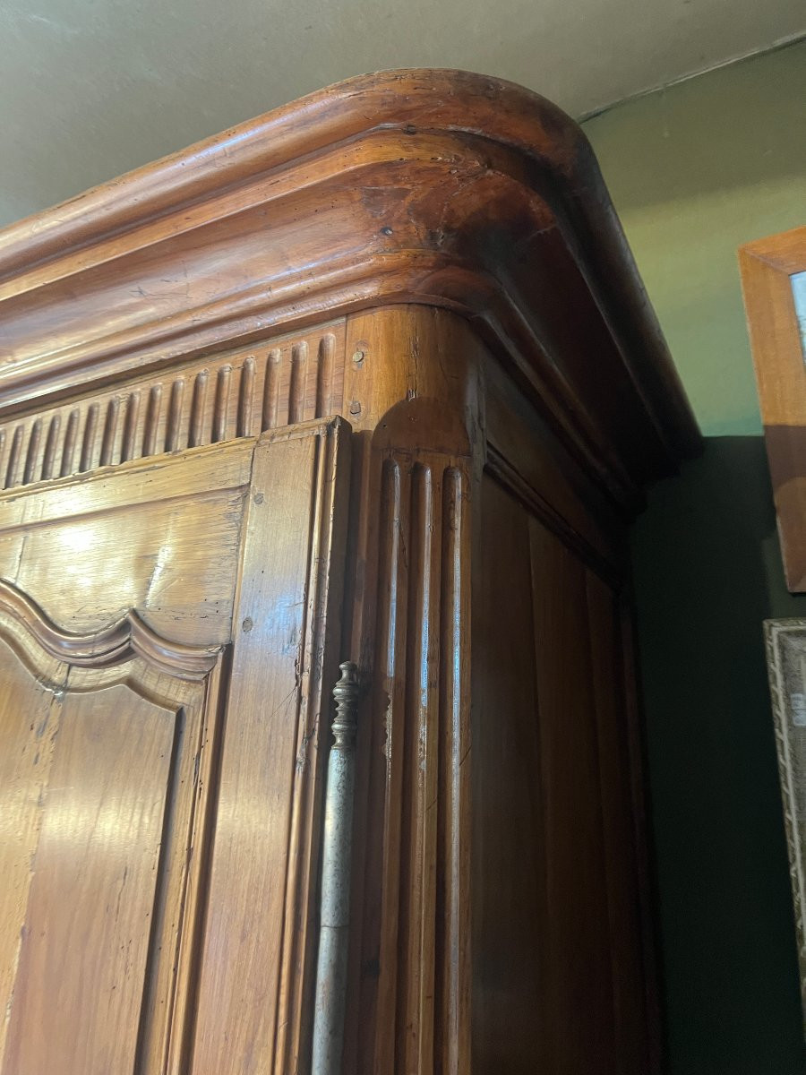 Transitional Style Cherry Wood Linen Wardrobe, 19th Century-photo-3