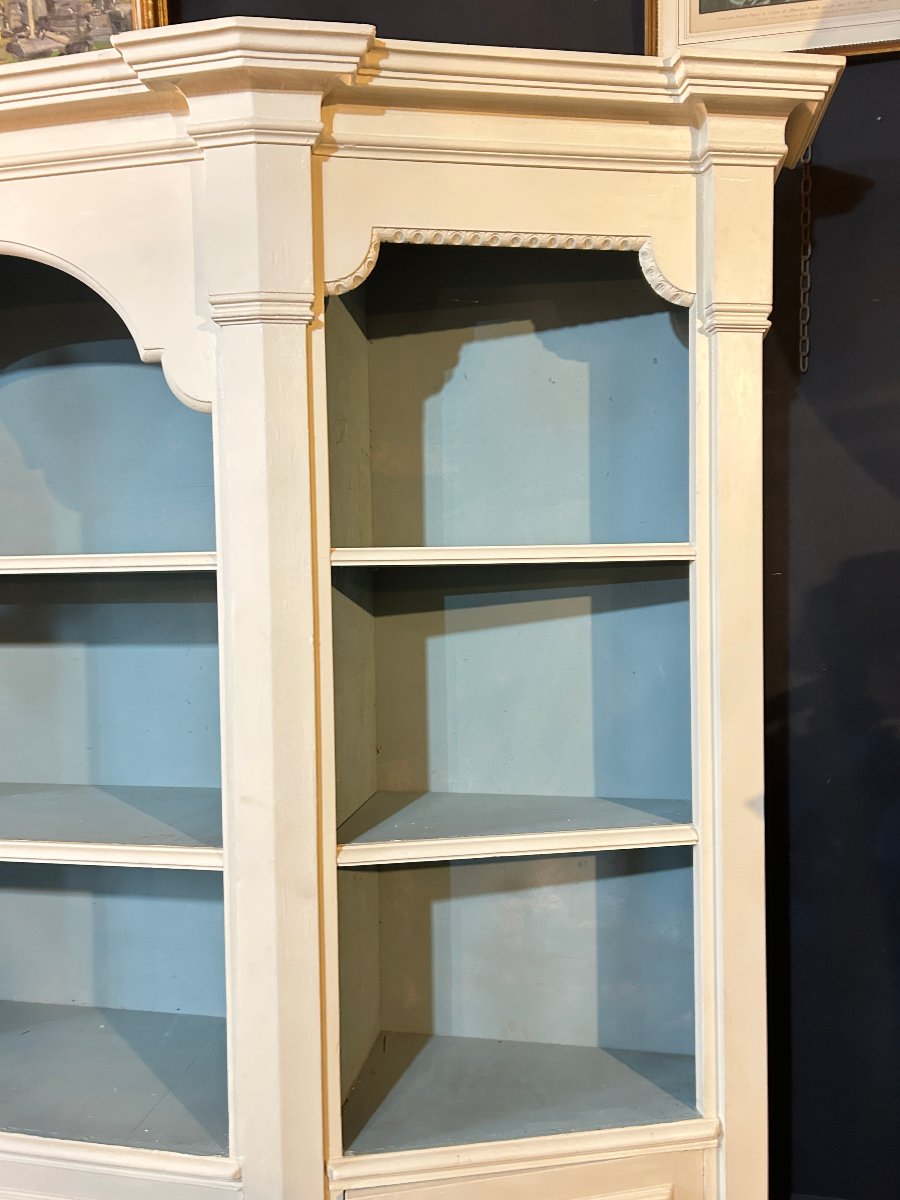 Woodwork With Shelves And Leaves-photo-2