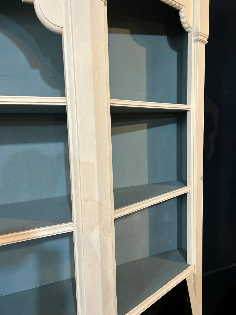 Woodwork With Shelves And Leaves-photo-8