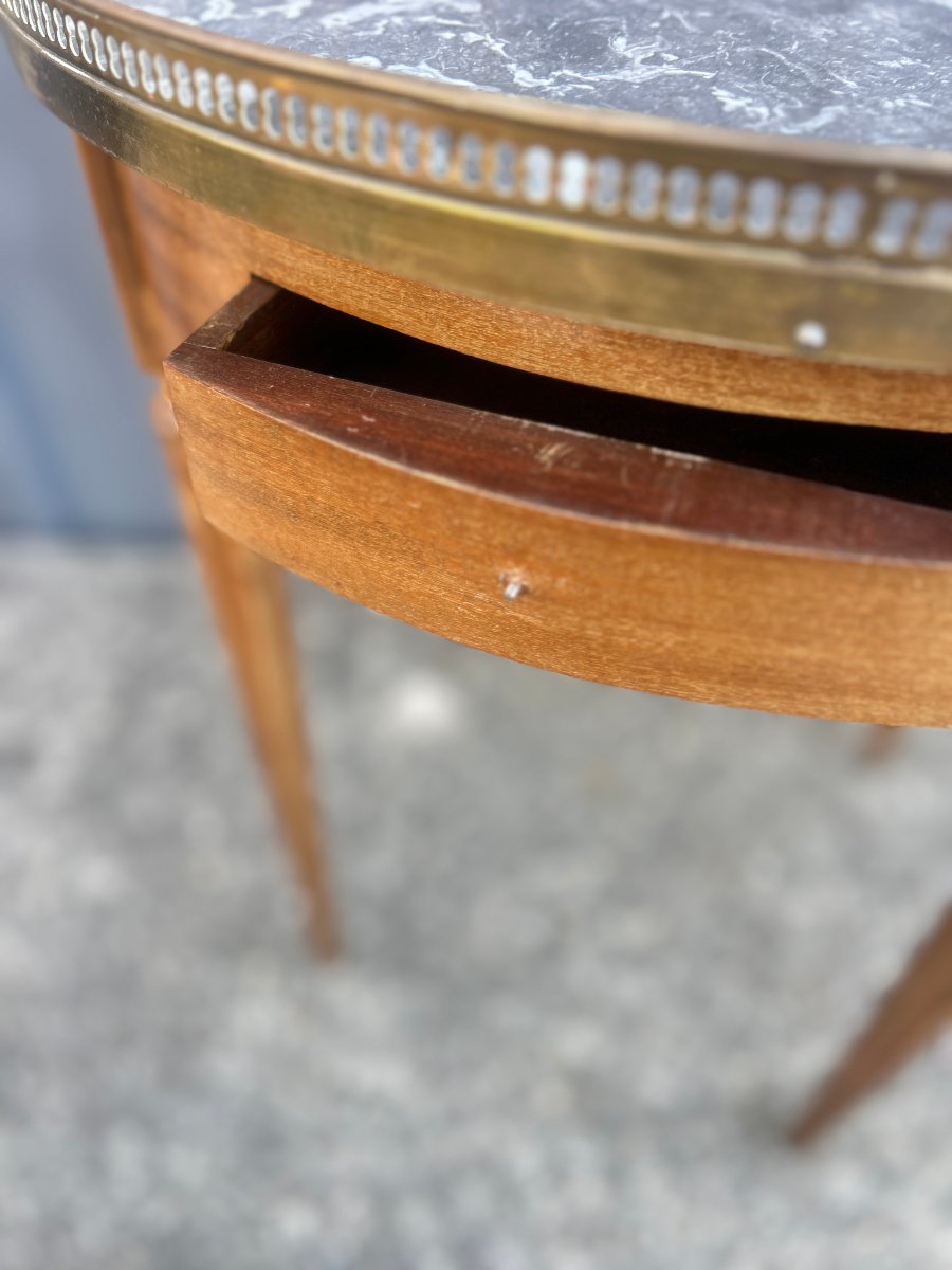 Table bouillotte en acajou, dessus de marbre gris style Louis XVI-photo-4