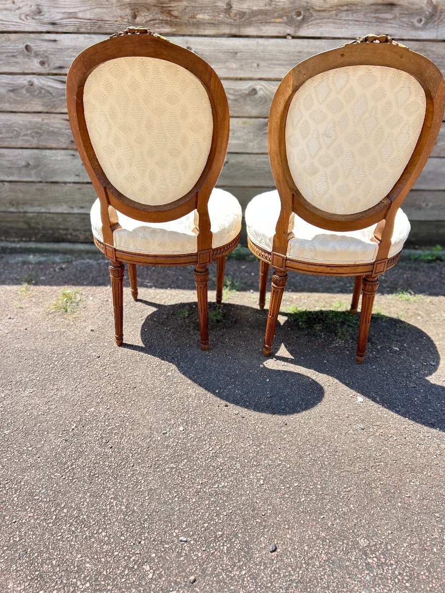 Paire de chaises de style Louis XVI , tissu blanc, début XX S.-photo-2