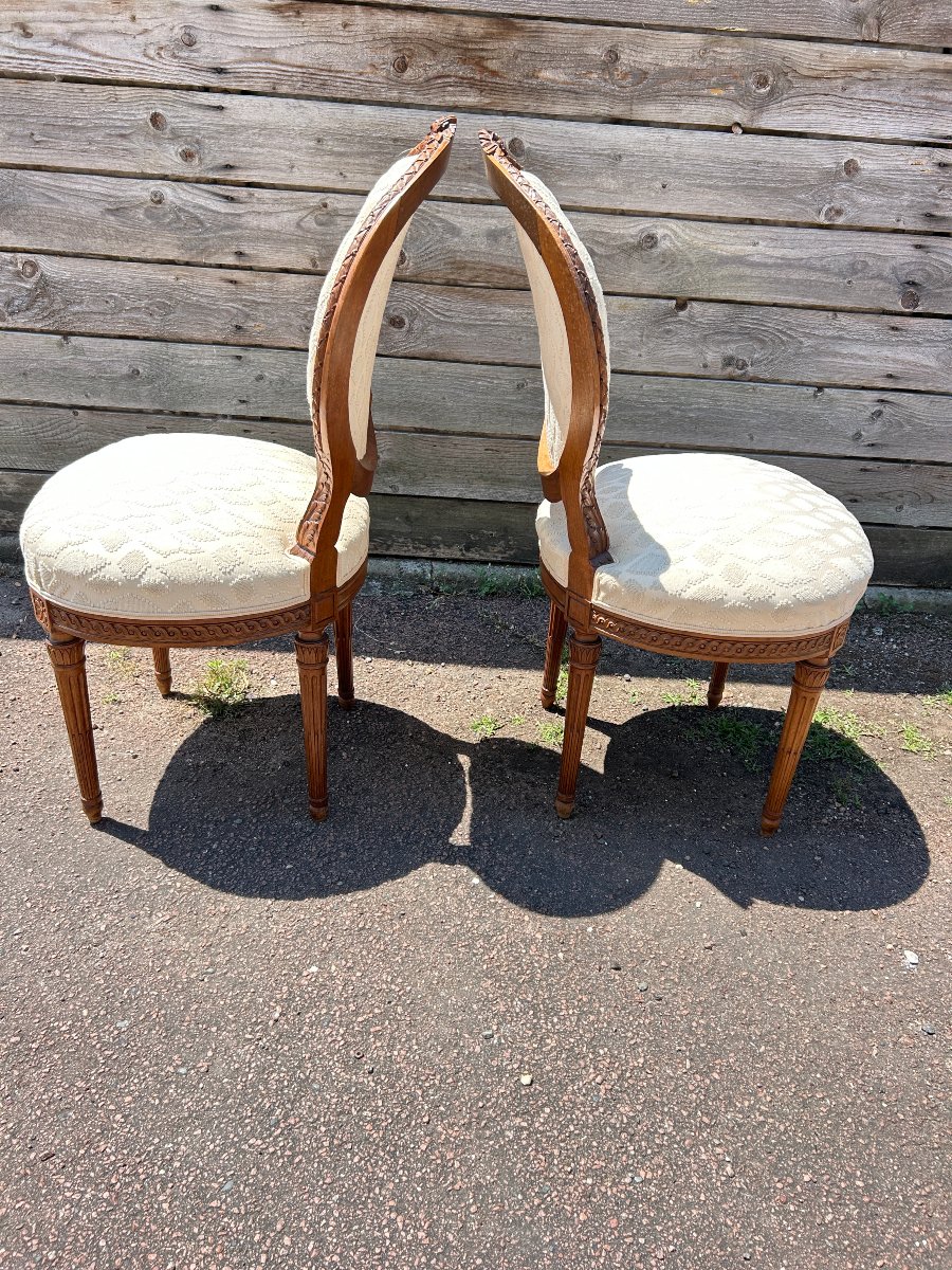 Paire de chaises de style Louis XVI , tissu blanc, début XX S.-photo-3