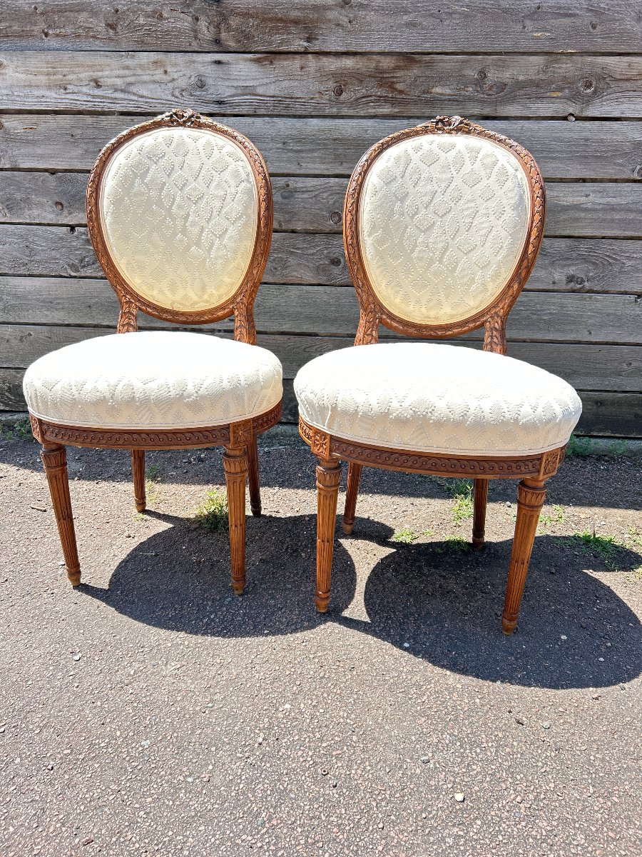 Paire de chaises de style Louis XVI , tissu blanc, début XX S.-photo-4