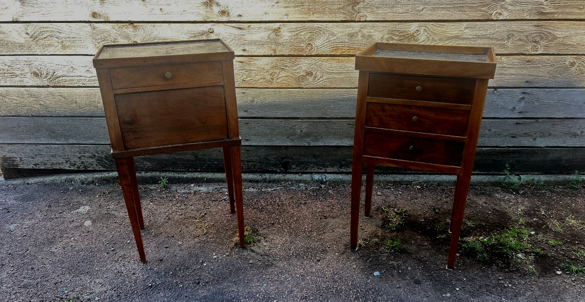 Deux tables de chevet en noyer massif, dessus e marbre gris, Epoque Restauration-photo-2