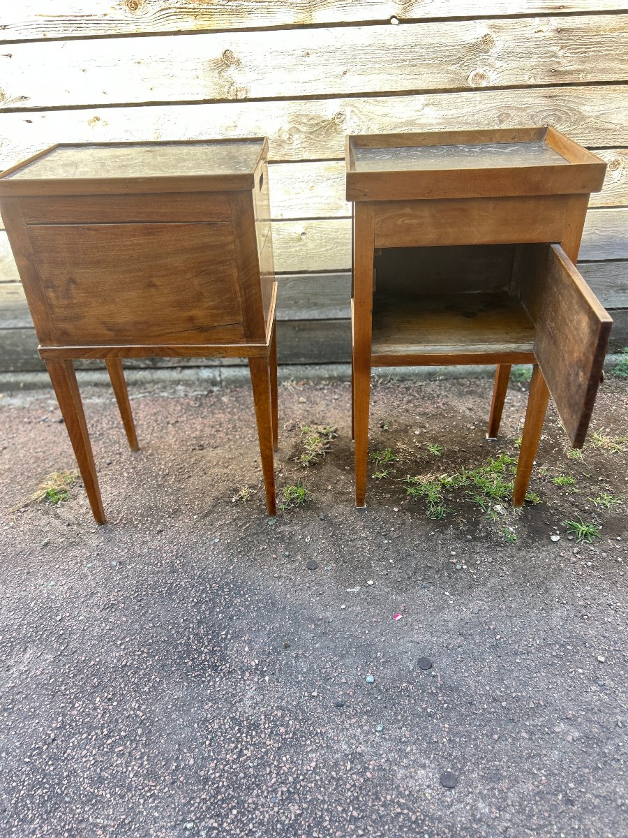 Deux tables de chevet en noyer massif, dessus e marbre gris, Epoque Restauration-photo-3