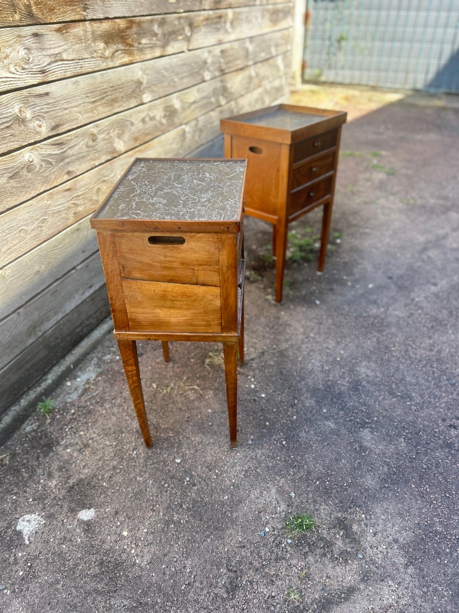 Deux tables de chevet en noyer massif, dessus e marbre gris, Epoque Restauration-photo-5