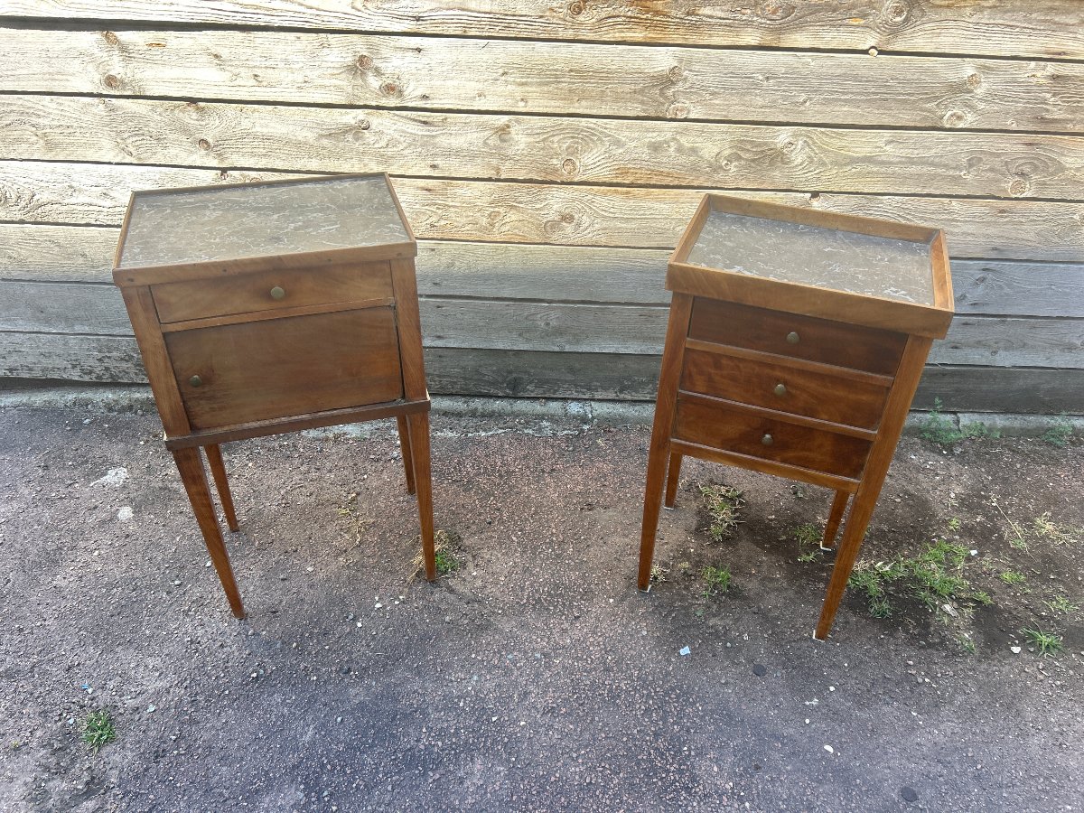 Deux tables de chevet en noyer massif, dessus e marbre gris, Epoque Restauration-photo-6
