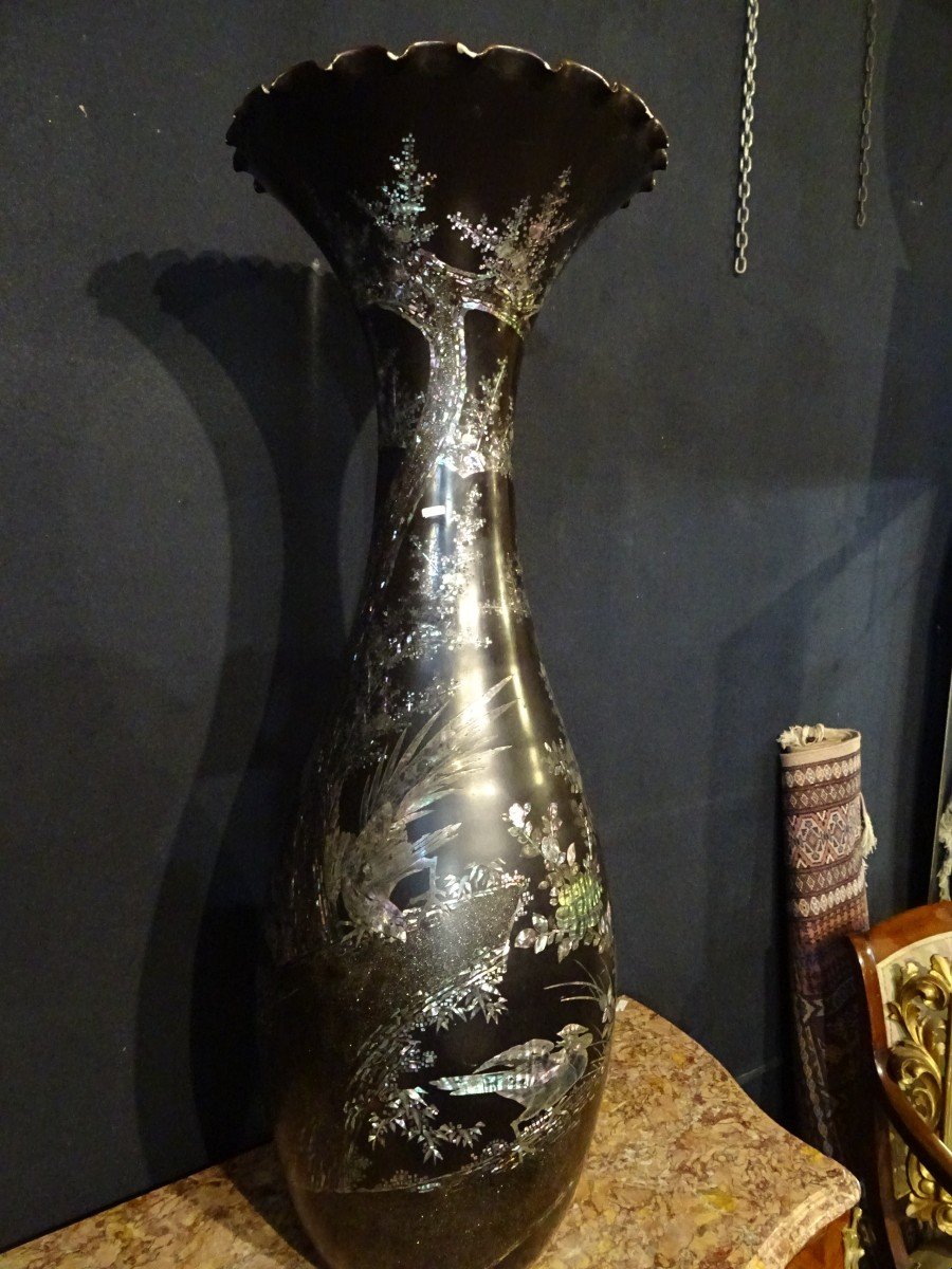 Grand Vase Japon En Porcelaine à Col Corole Décor Nacré  Aux Oiseaux Sur Fond De Laque Noire-photo-3